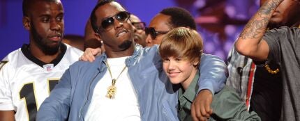 Sean Combs (Puff Daddy) y Justin Bieber en 2010