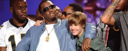 Sean Combs (Puff Daddy) y Justin Bieber en 2010 Sean Combs (Puff Daddy) y Justin Bieber en 2010