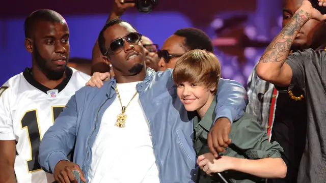 Sean Combs (Puff Daddy) y Justin Bieber en 2010