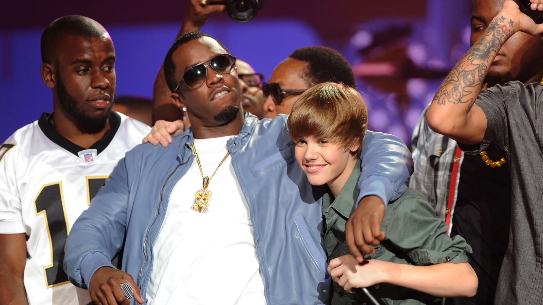 Sean Combs (Puff Daddy) y Justin Bieber en 2010 Sean Combs (Puff Daddy) y Justin Bieber en 2010