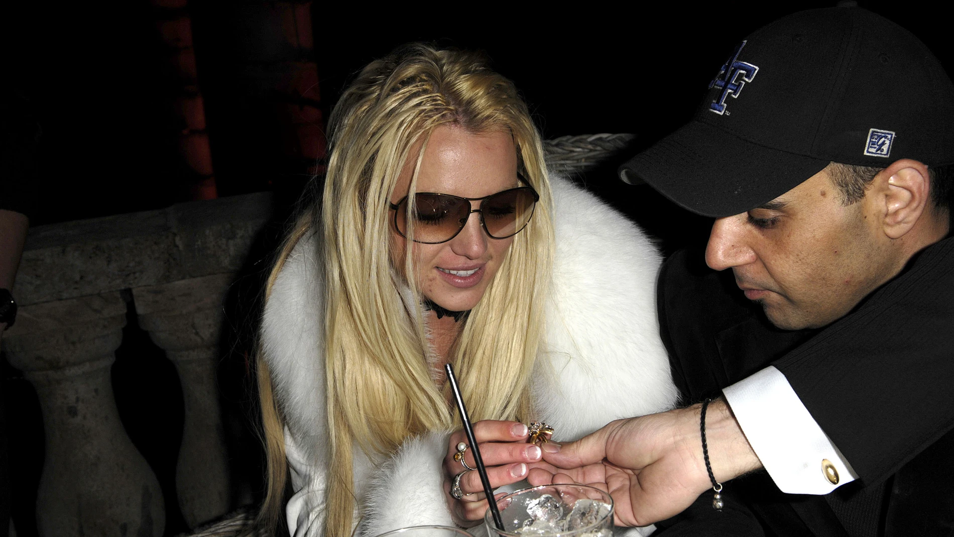 Britney Spears celebrando su cumpleaños en 2007 Britney Spears celebrando su cumpleaños en 2007