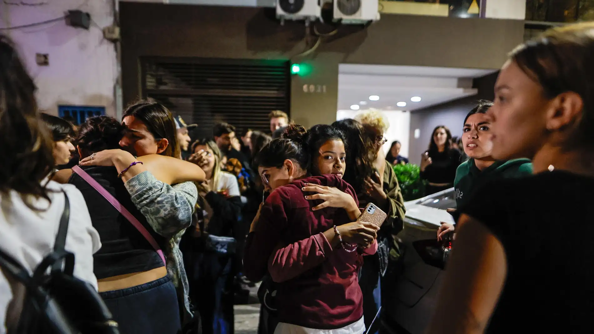 Fans lloran la muerte de Liam Payne a las afueras del hotel de Buenos Aires Fans lloran la muerte de Liam Payne a las afueras del hotel de Buenos Aires