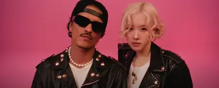 ROSÉ y Bruno Mars en el videoclip de 'APT.' ROSÉ y Bruno Mars en el videoclip de 'APT.'