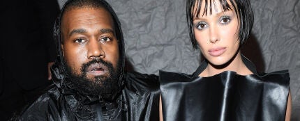 Kanye West y Bianca Censori en febrero de 2024