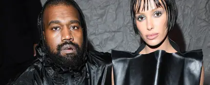 Kanye West y Bianca Censori en febrero de 2024 Kanye West y Bianca Censori en febrero de 2024