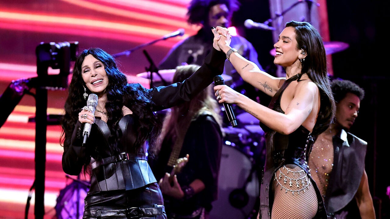 Dua Lipa y Cher se unen sobre el escenario del Rock & Roll Hall of Fame Europa FM