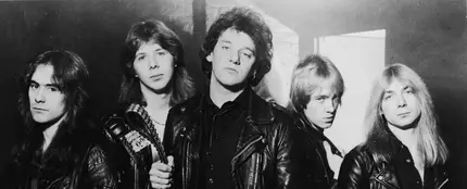Steve Harris, Clive Burr, Paul Di'Anno, Adrian Smith y Dave Murray, integrantes de la primera etapa de Iron Maiden Steve Harris, Clive Burr, Paul Di'Anno, Adrian Smith y Dave Murray, integrantes de la primera etapa de Iron Maiden