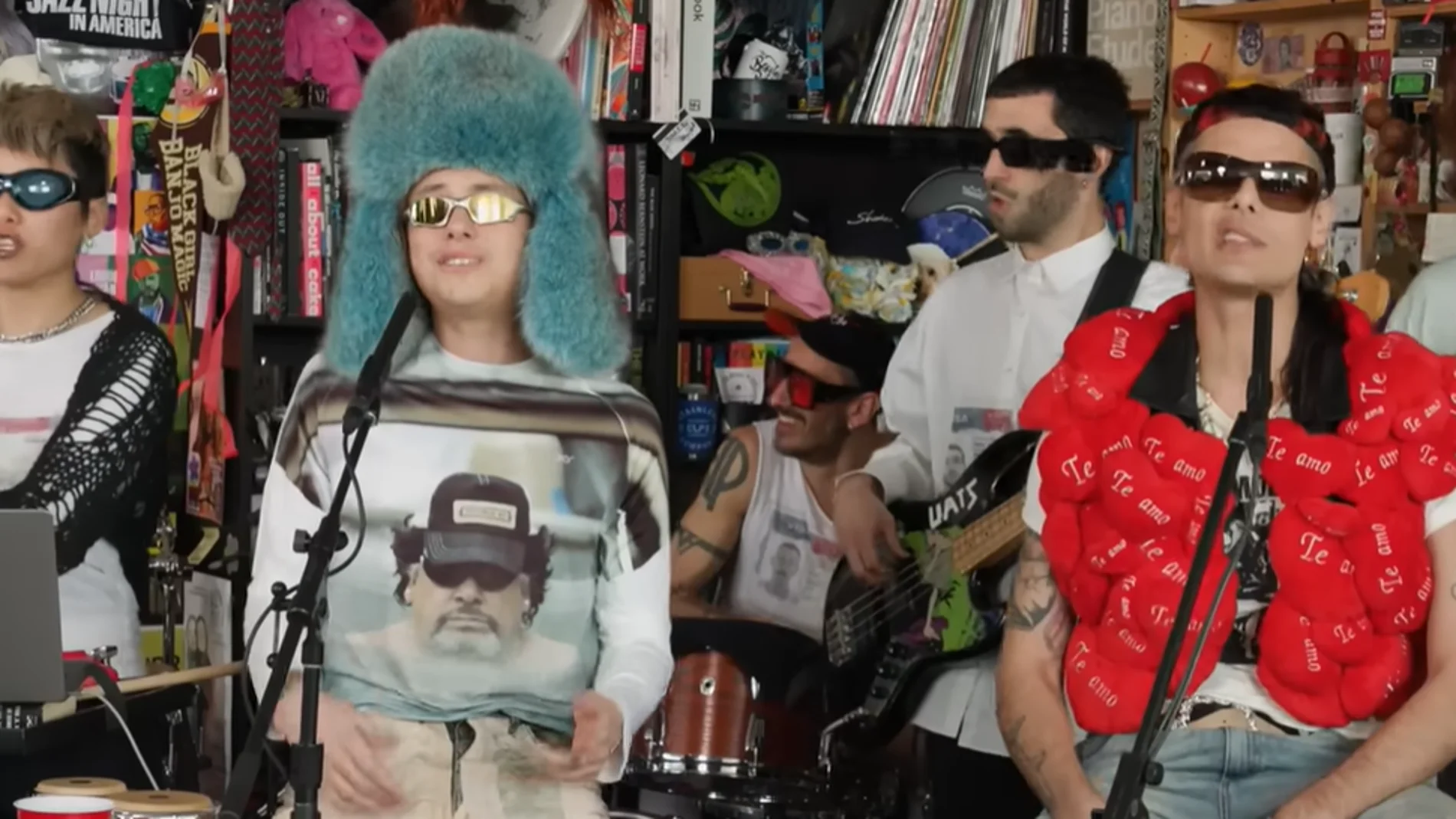 Quiénes son Ca7riel y Paco Amoroso: su relación y su sesión viral en el Tiny Desk Quiénes son Ca7riel y Paco Amoroso: su relación y su sesión viral en el Tiny Desk