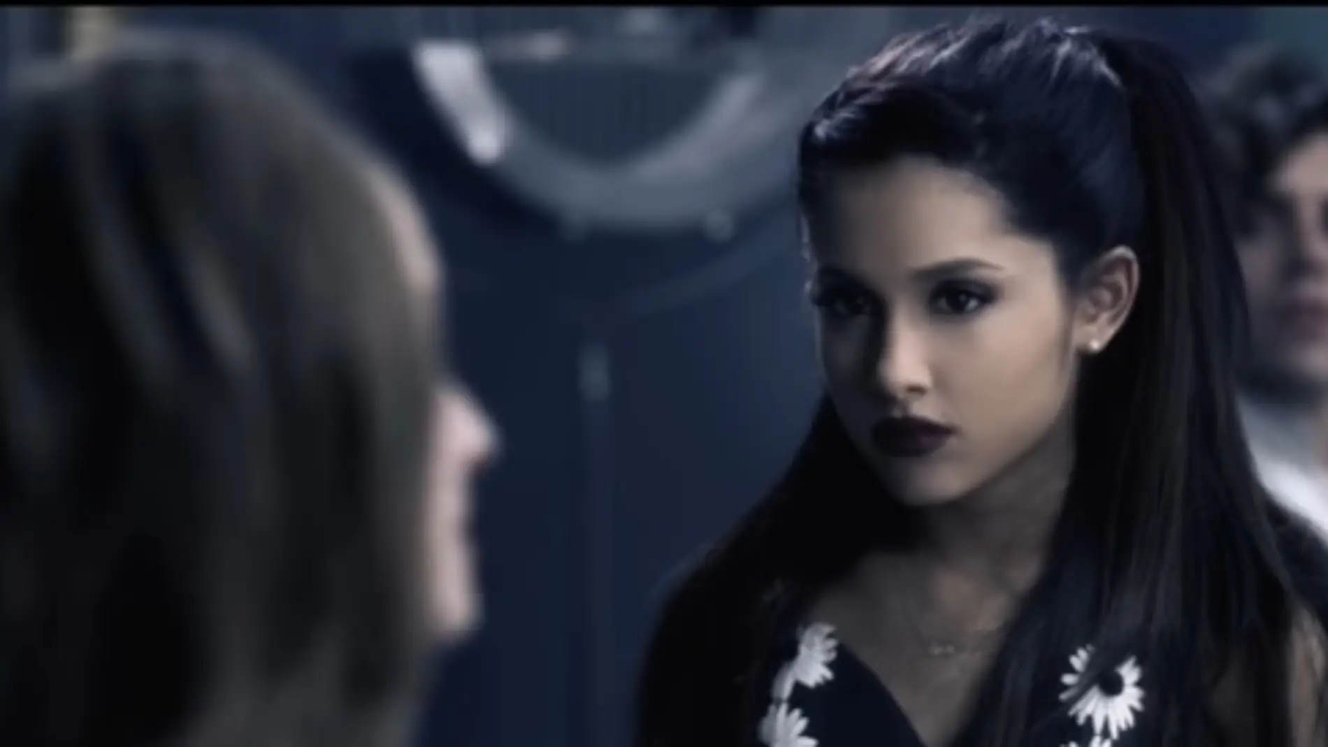 Ariadna Grande en 'Popular Song', tema lanzado junto a Mika Ariadna Grande en 'Popular Song', tema lanzado junto a Mika