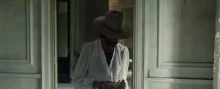 Leiva en el videoclip de Gigante Leiva en el videoclip de Gigante
