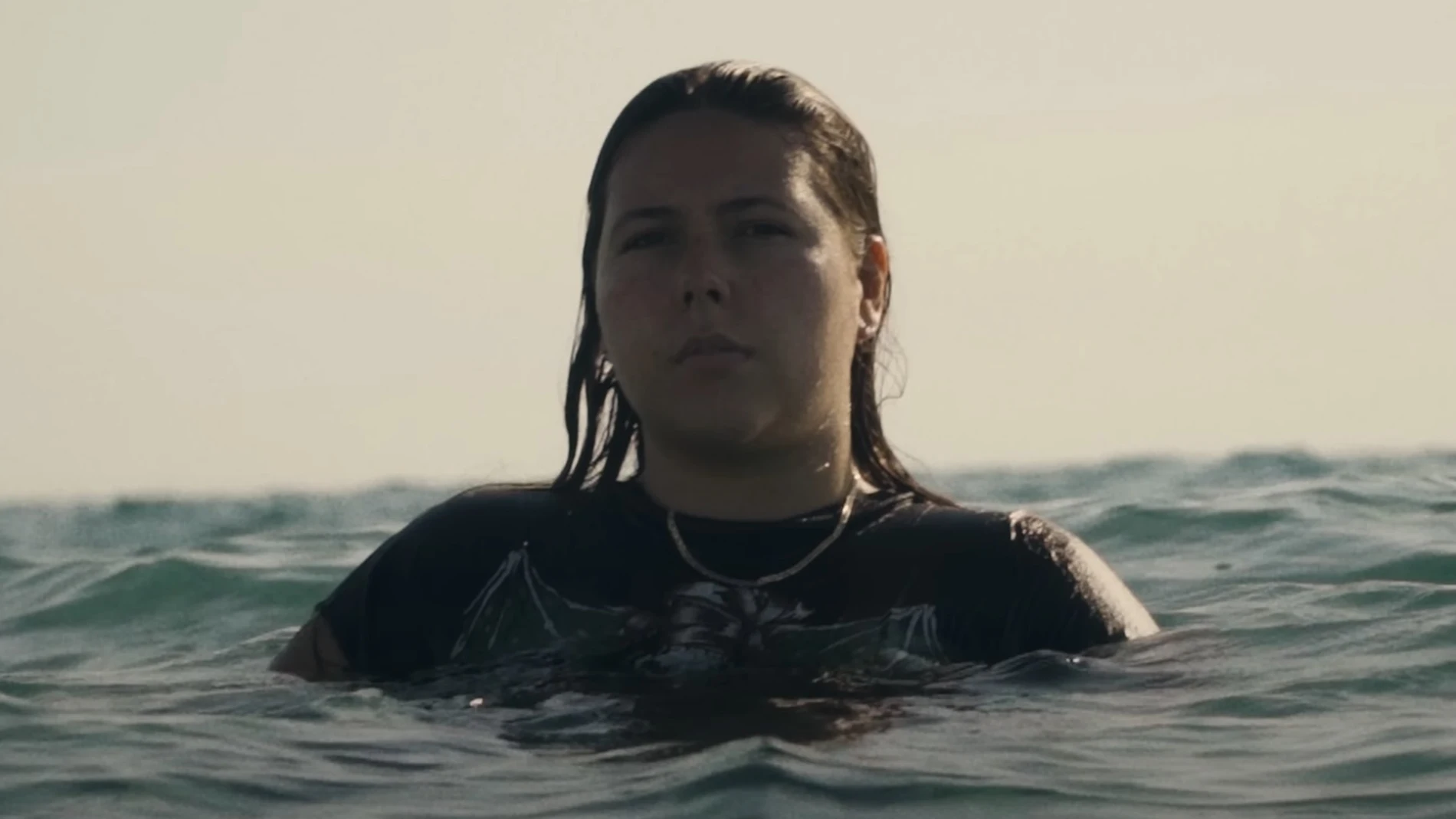 Gigi Perez en el videoclip de 'Sailor Song' Gigi Perez en el videoclip de 'Sailor Song'