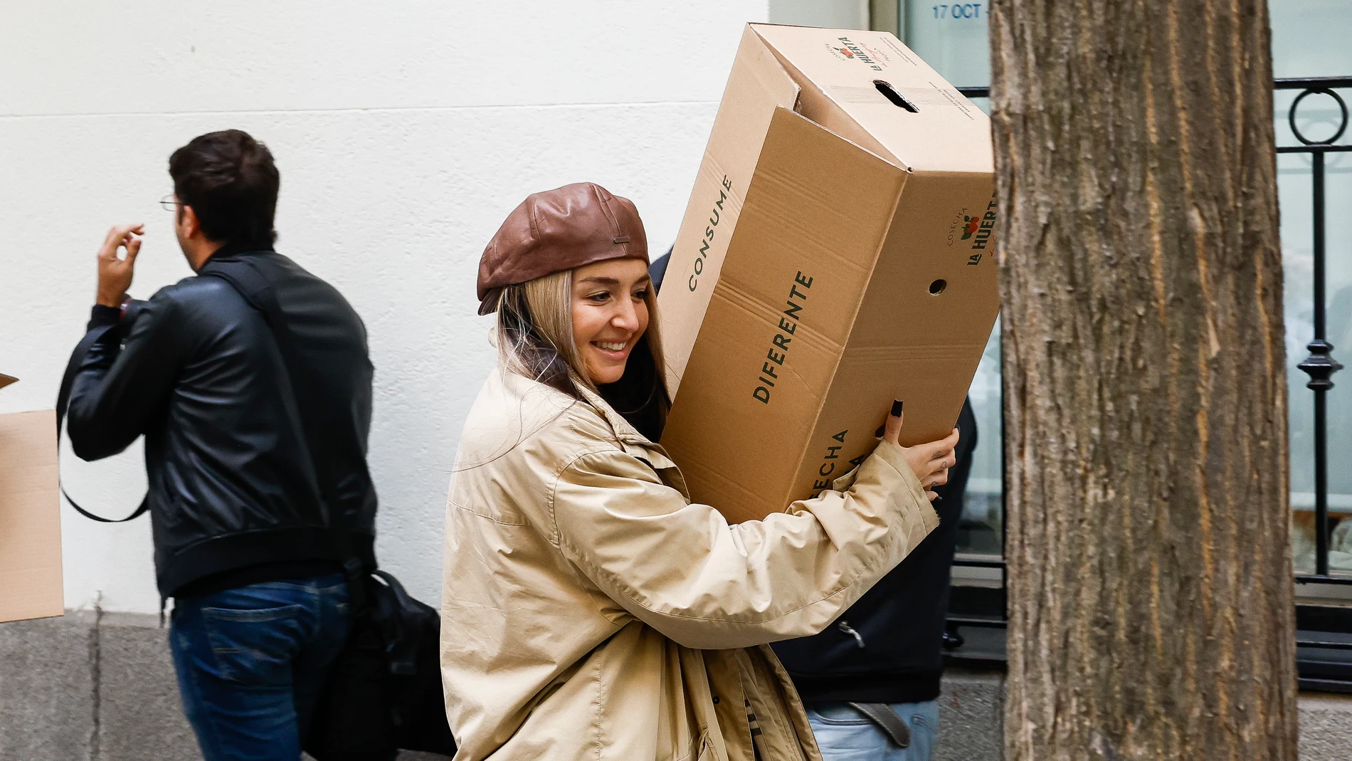 Lola Índigo en un punto de recogida en Madrid por la DANA Lola Índigo en un punto de recogida en Madrid por la DANA