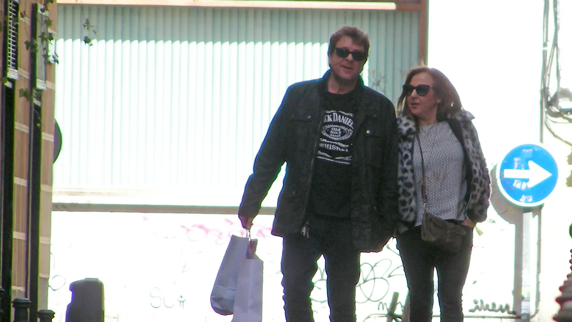 Carmen Machi y su pareja Vicente paseando por Madrid Carmen Machi y su pareja Vicente paseando por Madrid