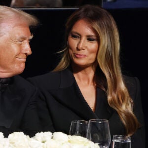 Melania Trump: cu&aacute;nto mide, su hijo y las teor&iacute;as que aseguran que tiene una doble