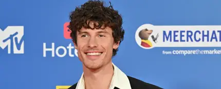 El simbólico mensaje escondido en el look de Shawn Mendes en los MTV EMAs: ¿qué significa la amapola? El simbólico mensaje escondido en el look de Shawn Mendes en los MTV EMAs: ¿qué significa la amapola?