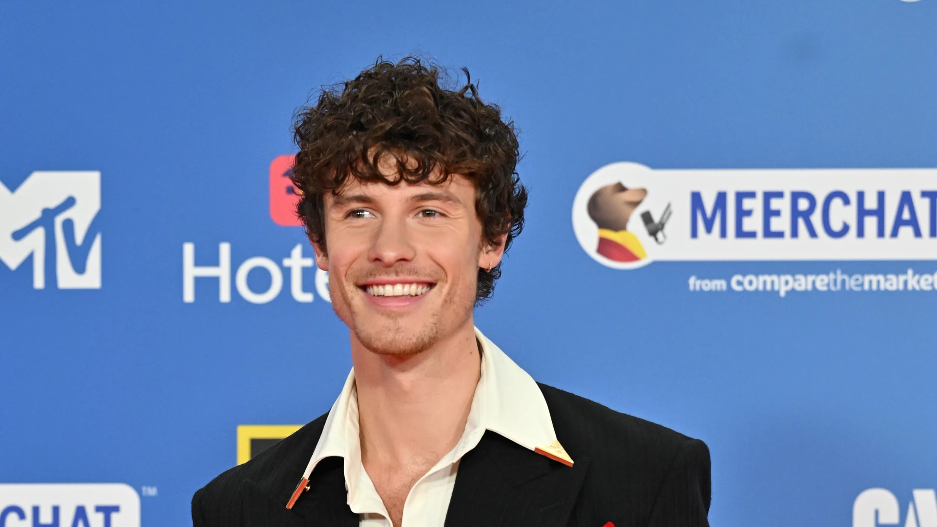 El simbólico mensaje escondido en el look de Shawn Mendes en los MTV EMAs: ¿qué significa la amapola? El simbólico mensaje escondido en el look de Shawn Mendes en los MTV EMAs: ¿qué significa la amapola?