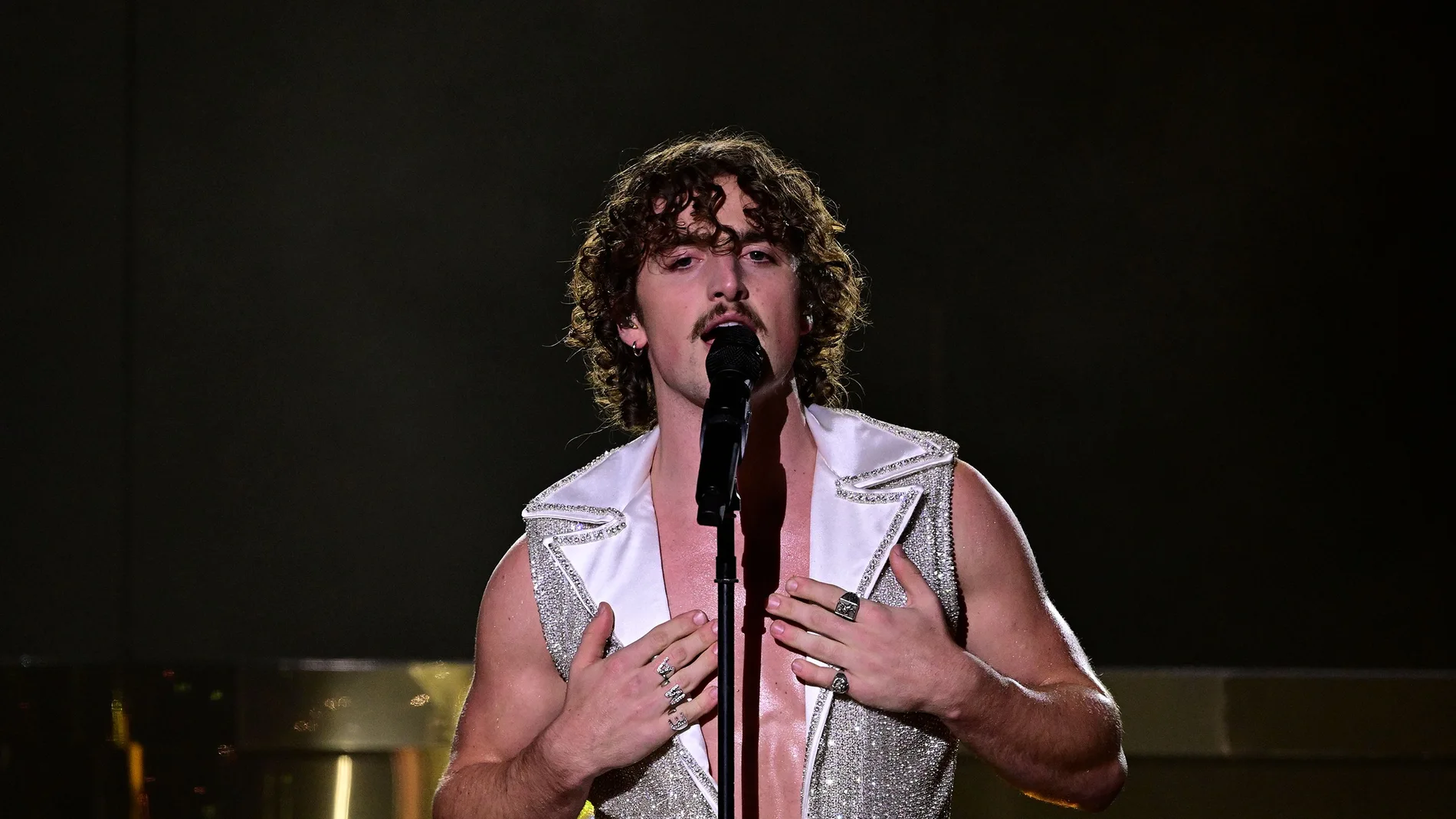 Benson Boone canta 'Slow It Down' y 'Beautiful Things' en una impecable su actuación en los MTV EMas 2024 Benson Boone canta 'Slow It Down' y 'Beautiful Things' en una impecable su actuación en los MTV EMas 2024