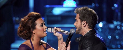 Pablo Albor&aacute;n y Demi Lovato en los Latin Grammy