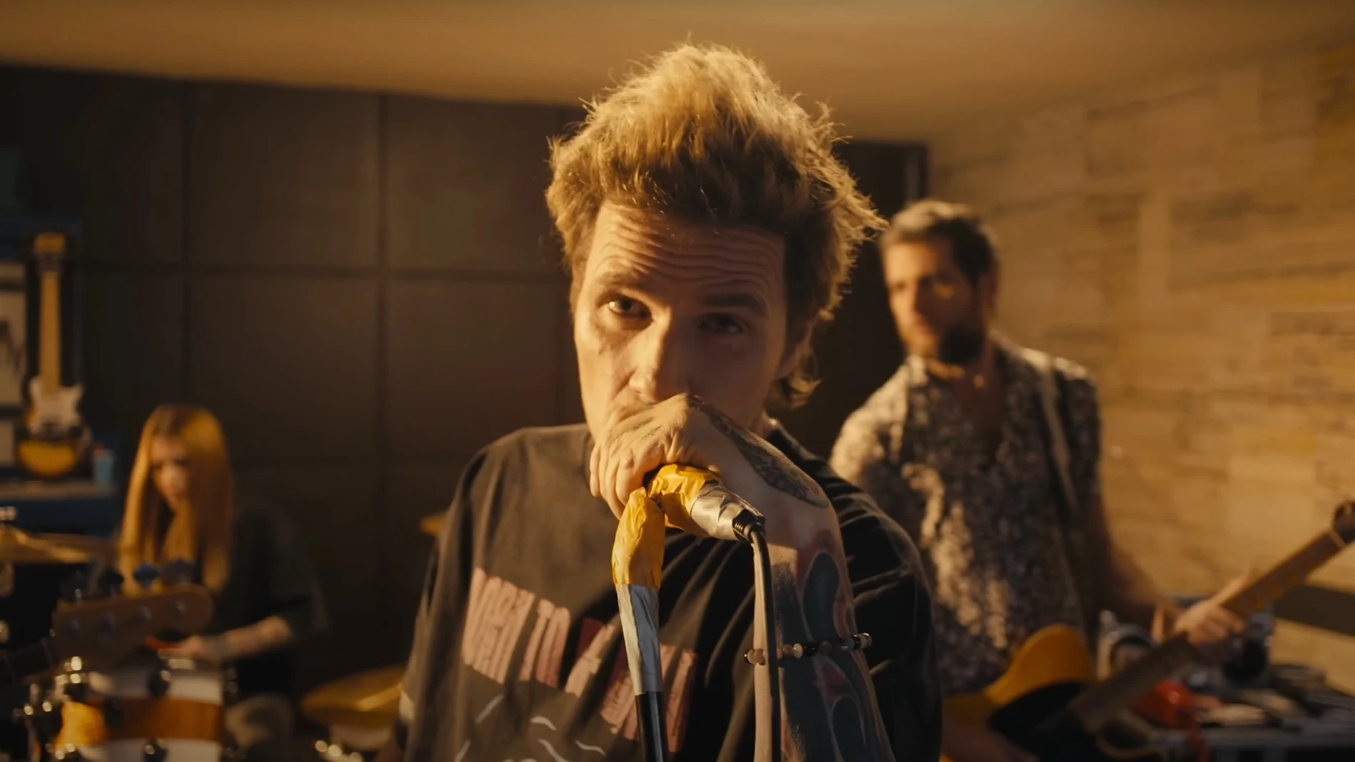 Dani Martín en el videoclip de 'El último día de nuestras vidas' Dani Martín en el videoclip de 'El último día de nuestras vidas'