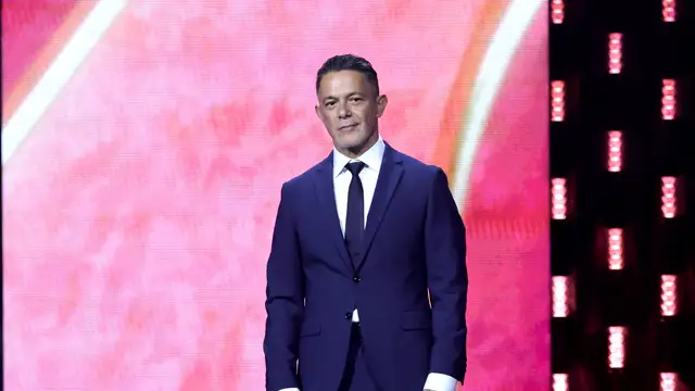 Alejandro Sanz sobre el escenario de los Latin Grammy 2024