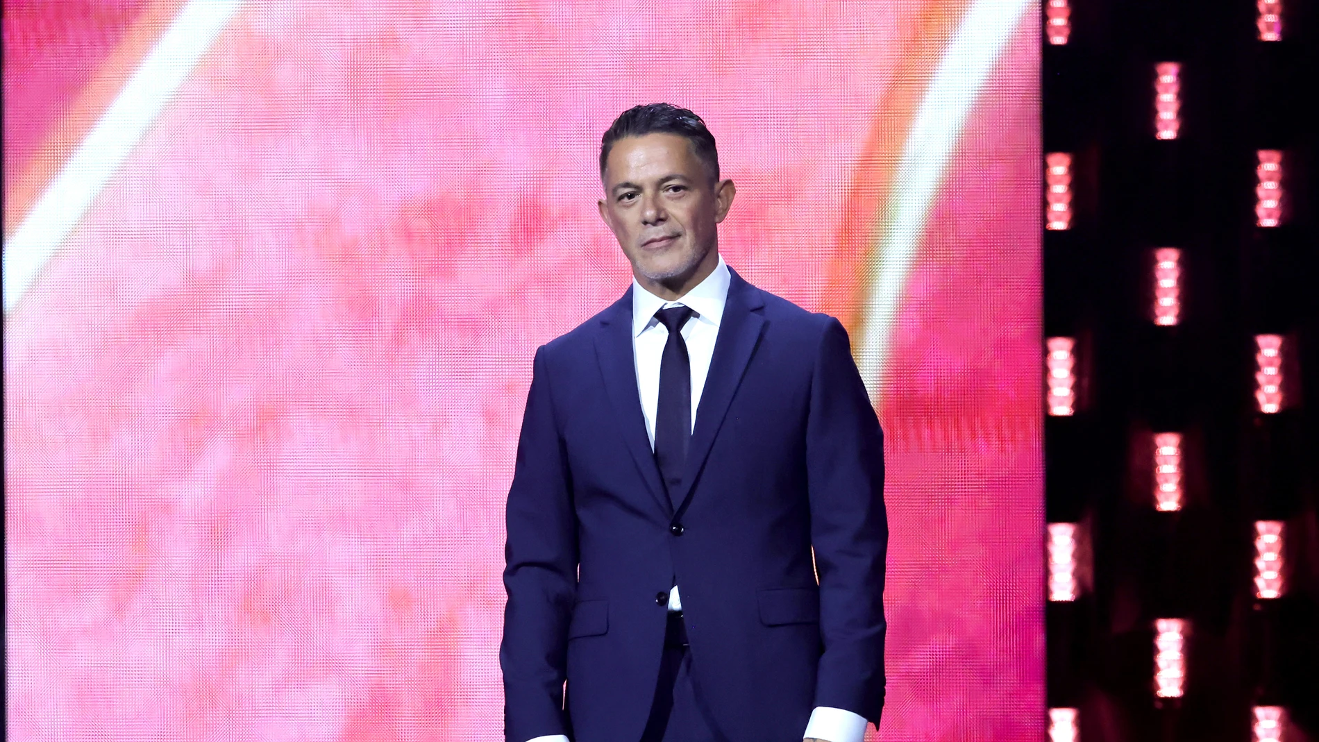 Alejandro Sanz sobre el escenario de los Latin Grammy 2024 Alejandro Sanz sobre el escenario de los Latin Grammy 2024