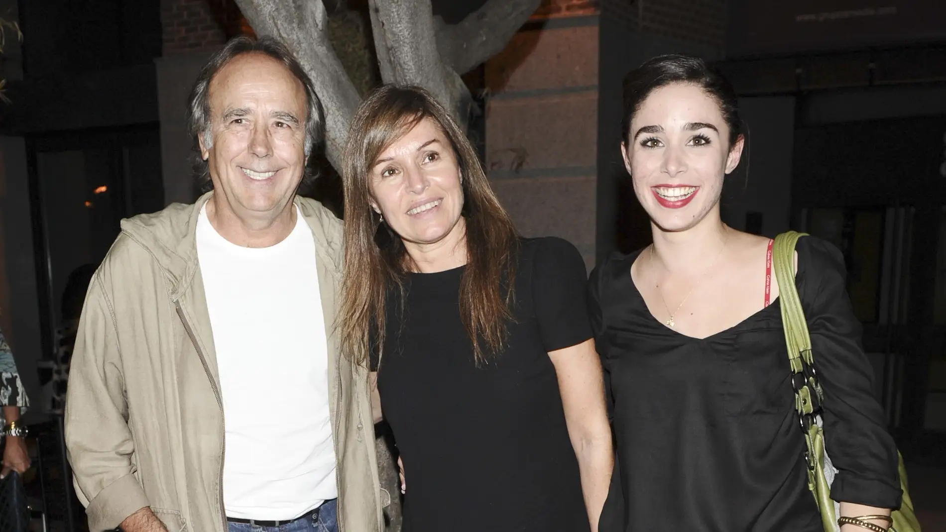 Joan Manuel Serrat, Candela Tiffón y Candela Serrat en 2011 Joan Manuel Serrat, Candela Tiffón y Candela Serrat en 2011