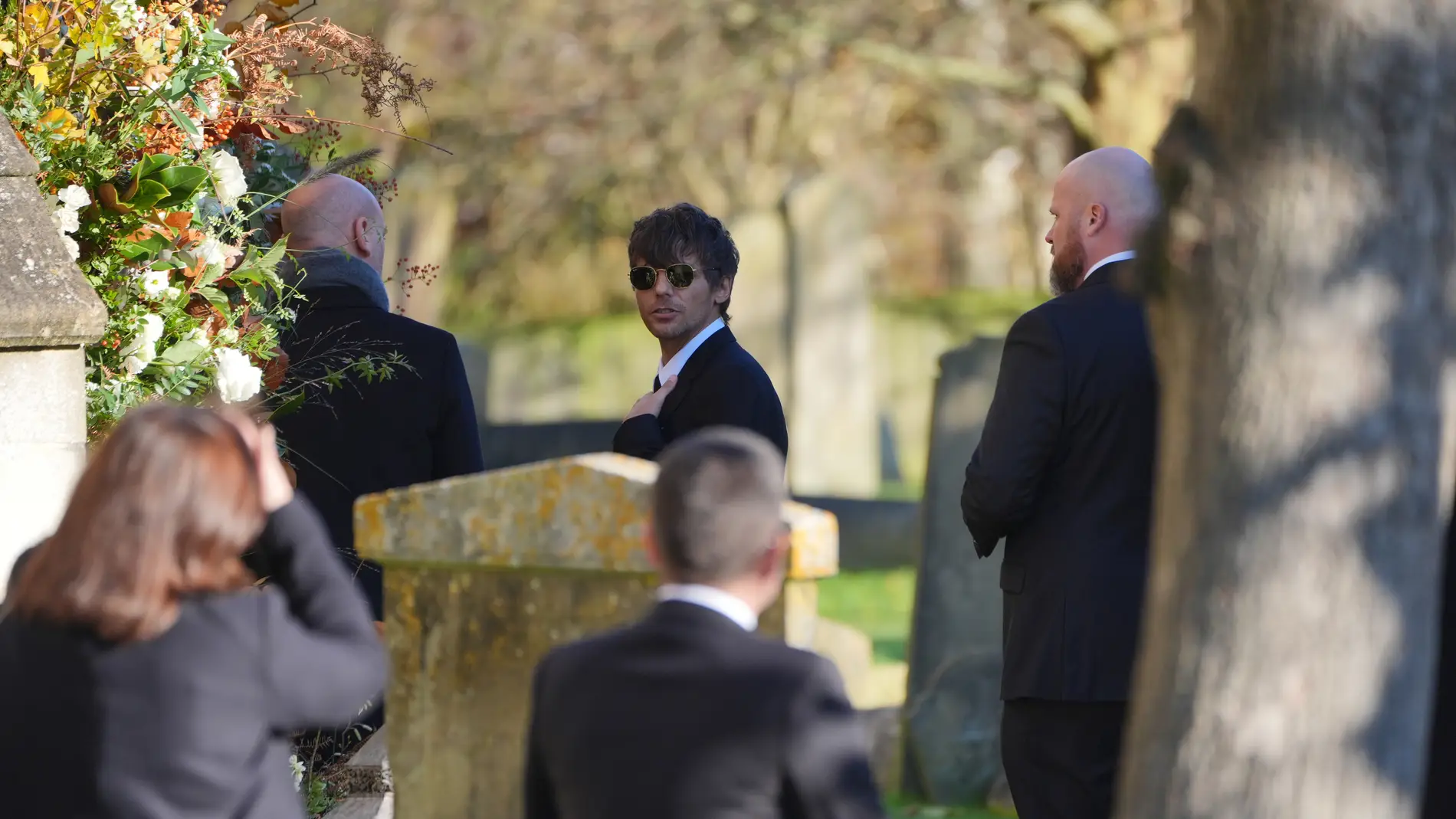 Louis Tomlinson en el funeral de Liam Payne Louis Tomlinson en el funeral de Liam Payne