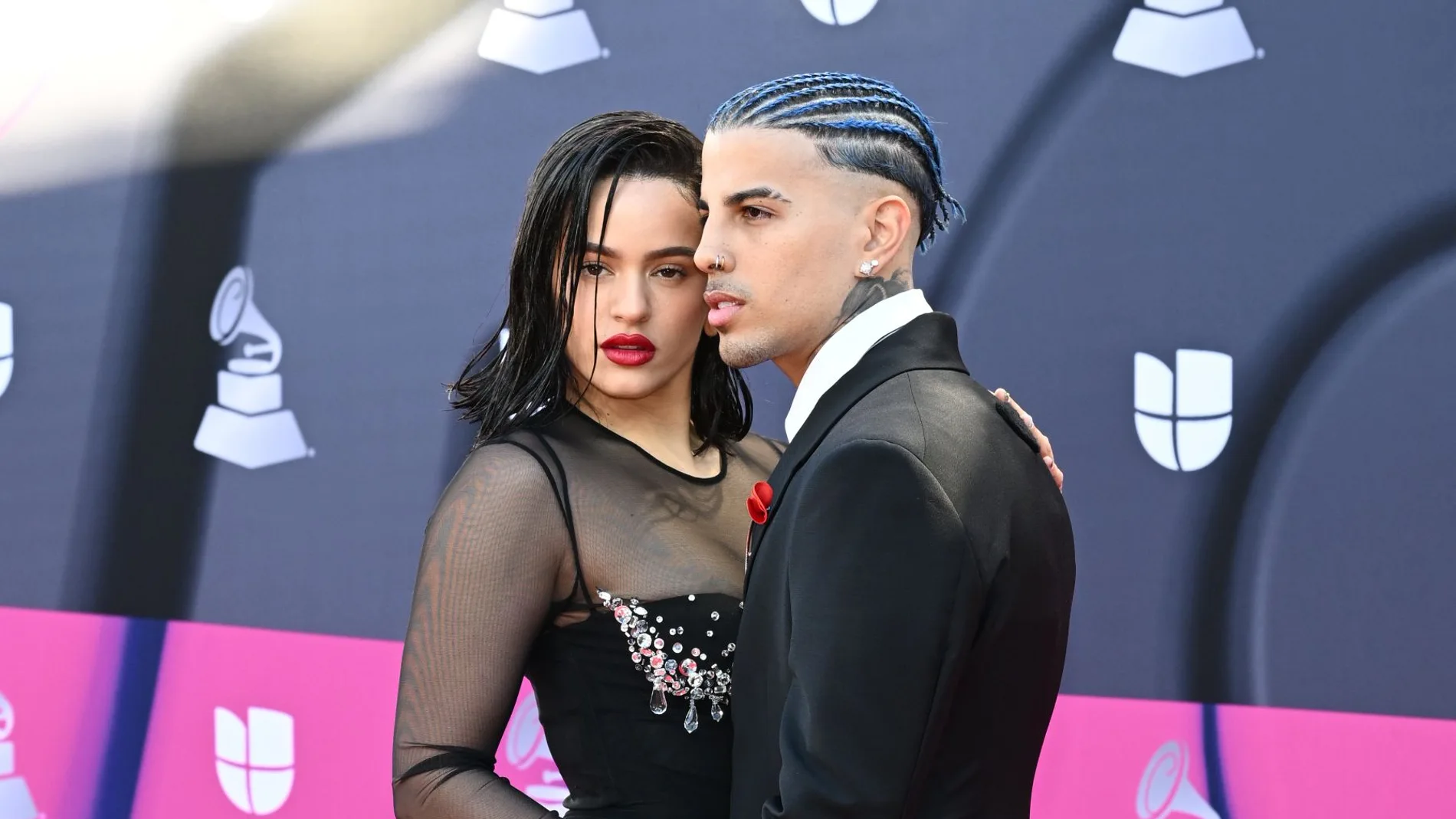 Las emociones de Rauw Alejandro en su disco 'Cosa Nuestra': las indirectas hacia Rosalía Las emociones de Rauw Alejandro en su disco 'Cosa Nuestra': las indirectas hacia Rosalía