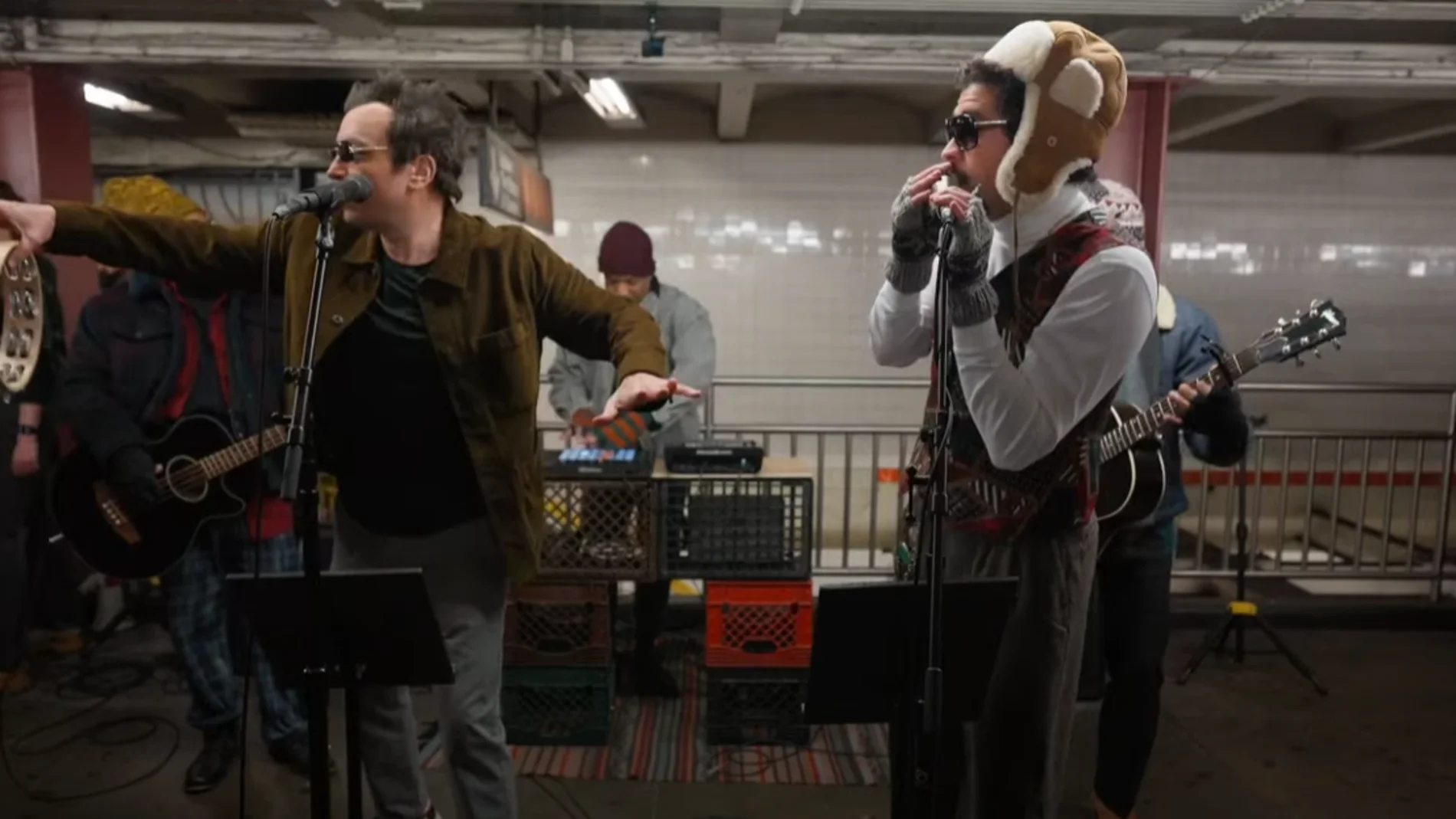 Bad Bunny y Jimmy Fallen, durante su concierto sorpresa en el metro de Nueva York el 13 de enero de 2025. Bad Bunny y Jimmy Fallen, durante su concierto sorpresa en el metro de Nueva York el 13 de enero de 2025.