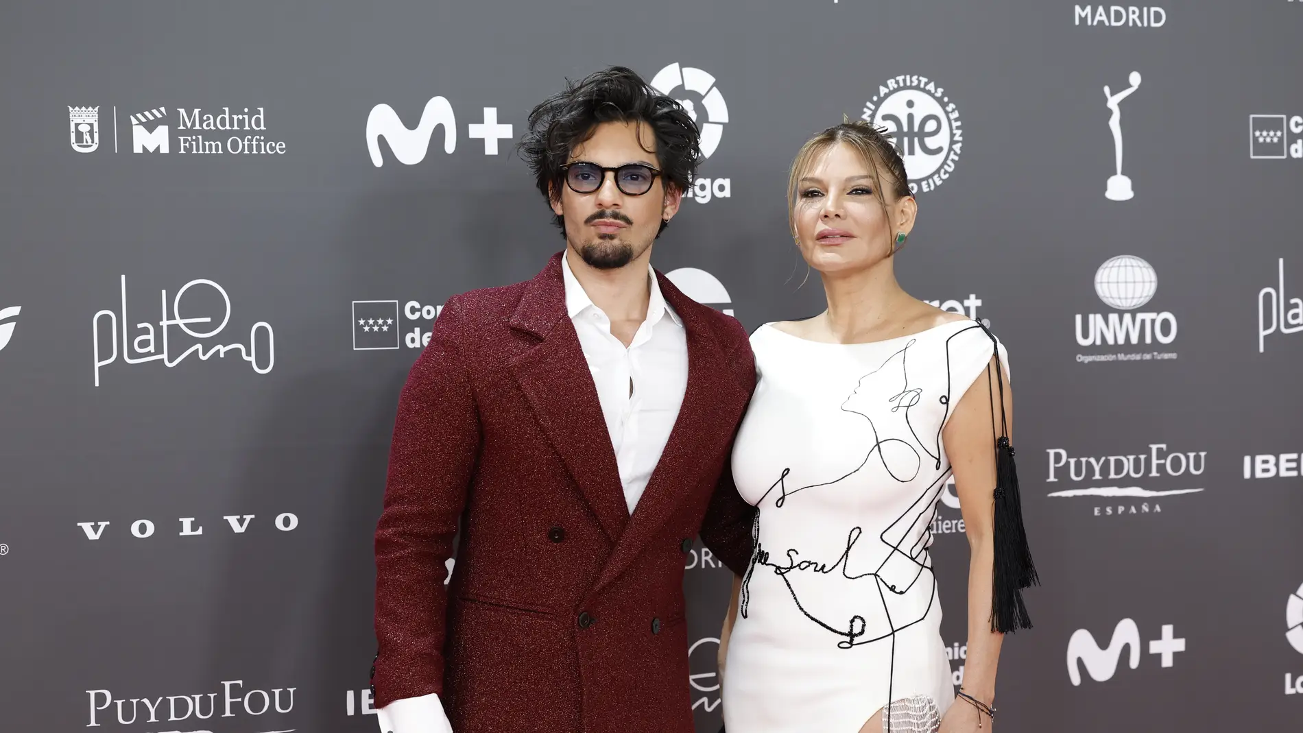 Ivonne Reyes con su hijo Alejandro Reyes Ivonne Reyes con su hijo Alejandro Reyes