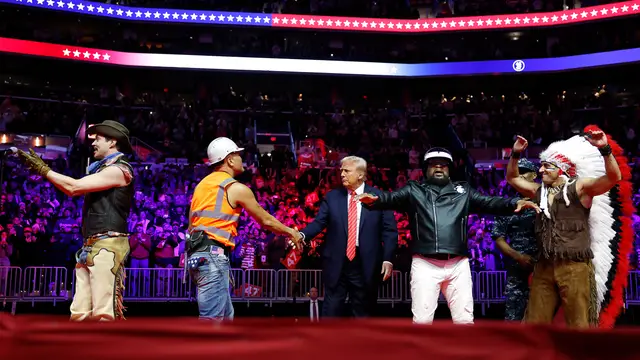 Donald Trump baila junto a los Village People antes de su investidura