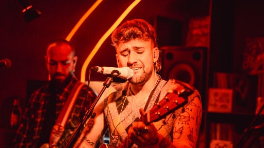 Dani Fern&aacute;ndez en el Local de Ensayo Europa FM