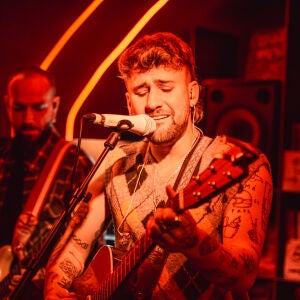 Dani Fernández llena de música y confesiones el Local de Ensayo Europa FM Dani Fernández llena de música y confesiones el Local de Ensayo Europa FM