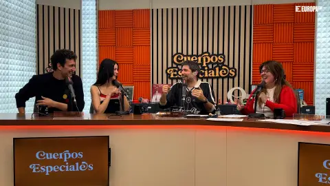 Milena Smit y Miki Esparbé en Cuerpos especiales Milena Smit y Miki Esparbé en Cuerpos especiales