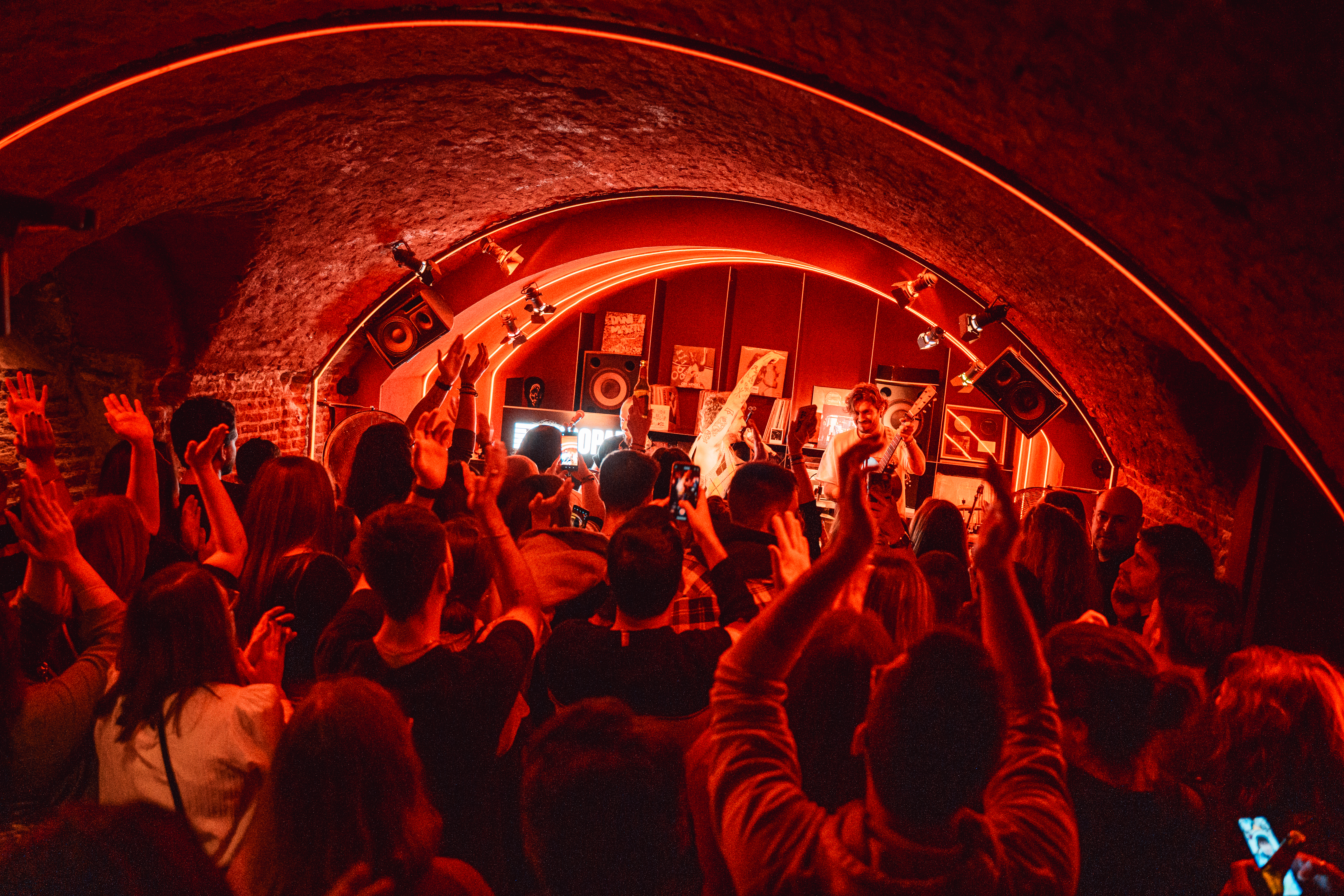 El público del estreno de Local de Ensayo Europa FM con Dani Fernández El público del estreno de Local de Ensayo Europa FM con Dani Fernández