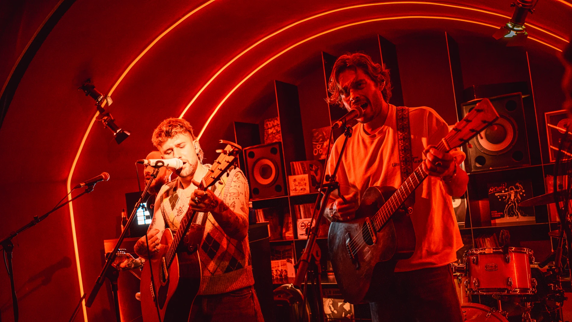 Dani Fernández inaugura el Local de Ensayo Europa FM Dani Fernández inaugura el Local de Ensayo Europa FM