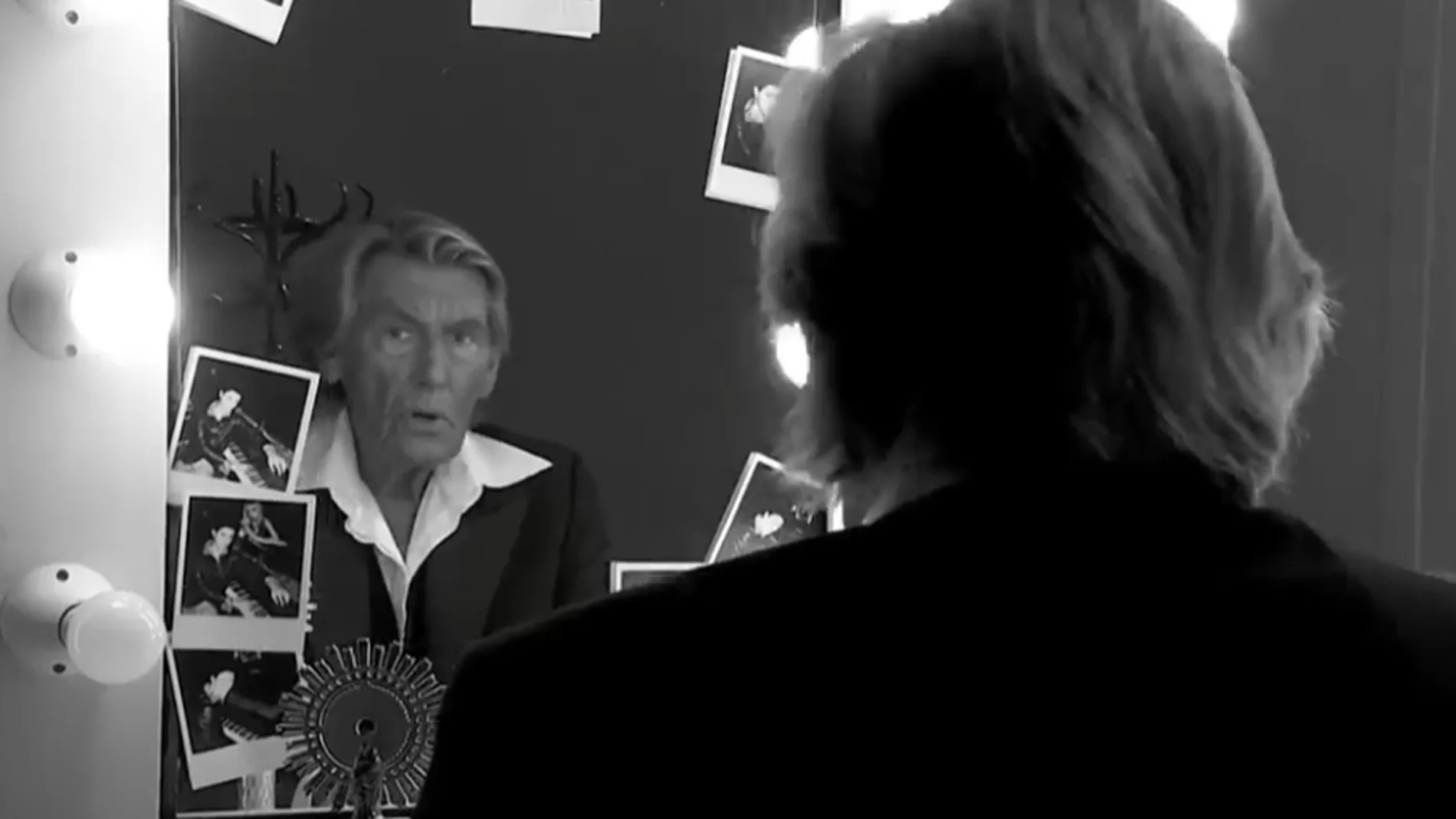 The Spanish King, en el videoclip de 'Desde que tú estás' de Alfred García The Spanish King, en el videoclip de 'Desde que tú estás' de Alfred García