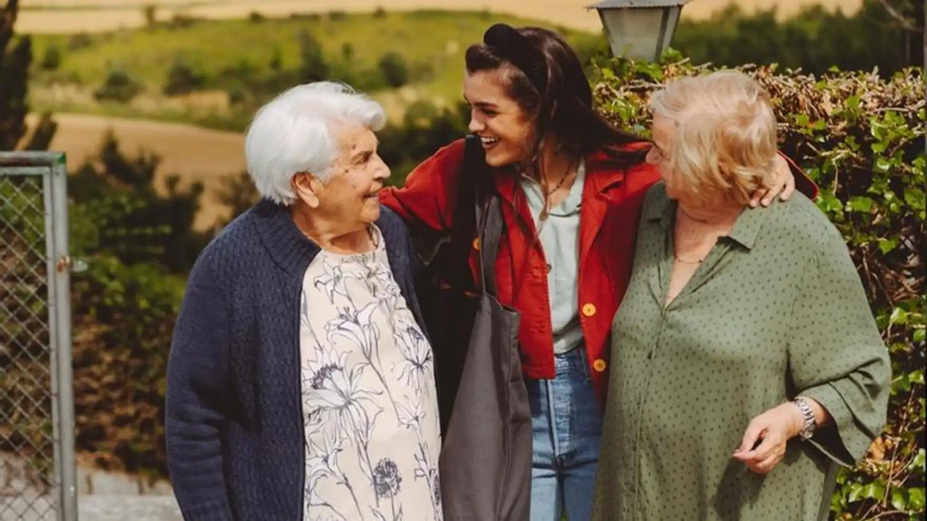 Amaia con su abuela Teresa (derecha) y Javiera (izquierda) Amaia con su abuela Teresa (derecha) y Javiera (izquierda)