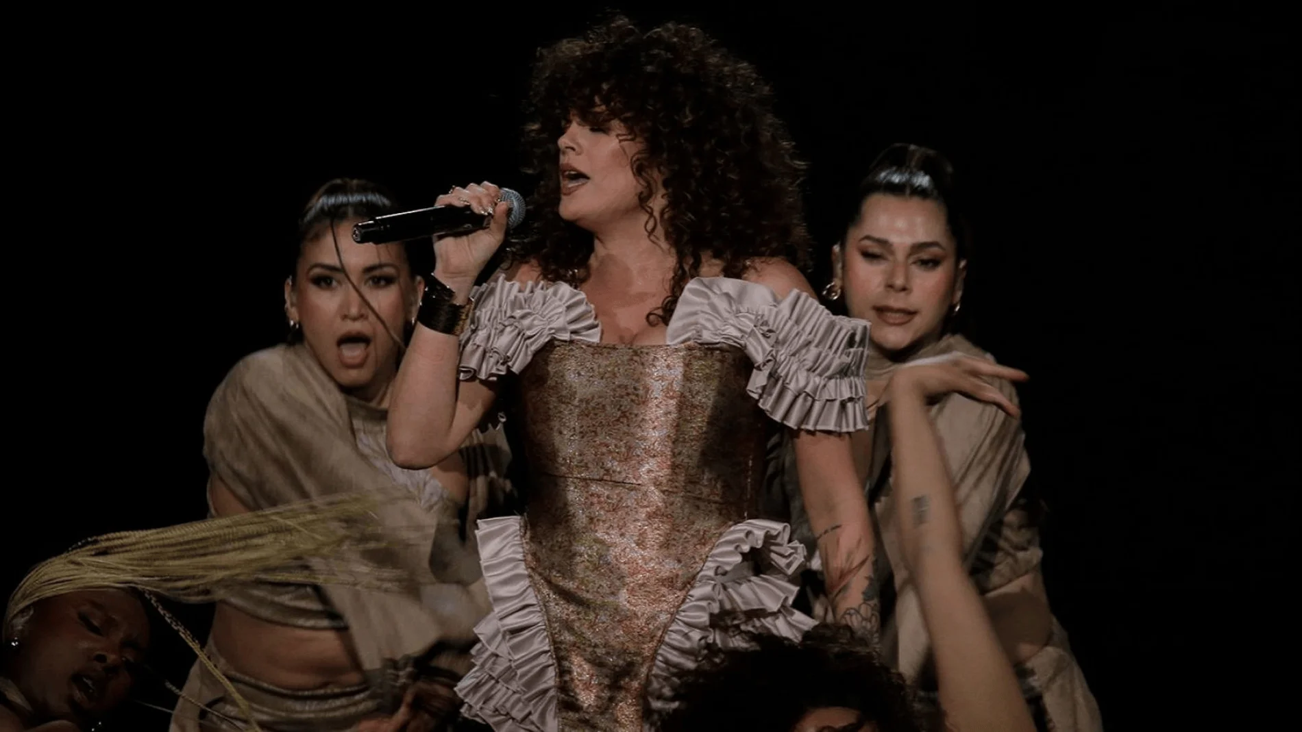 Mel Ömana en la segunda semifinal del Benidorm Fest Mel Ömana en la segunda semifinal del Benidorm Fest