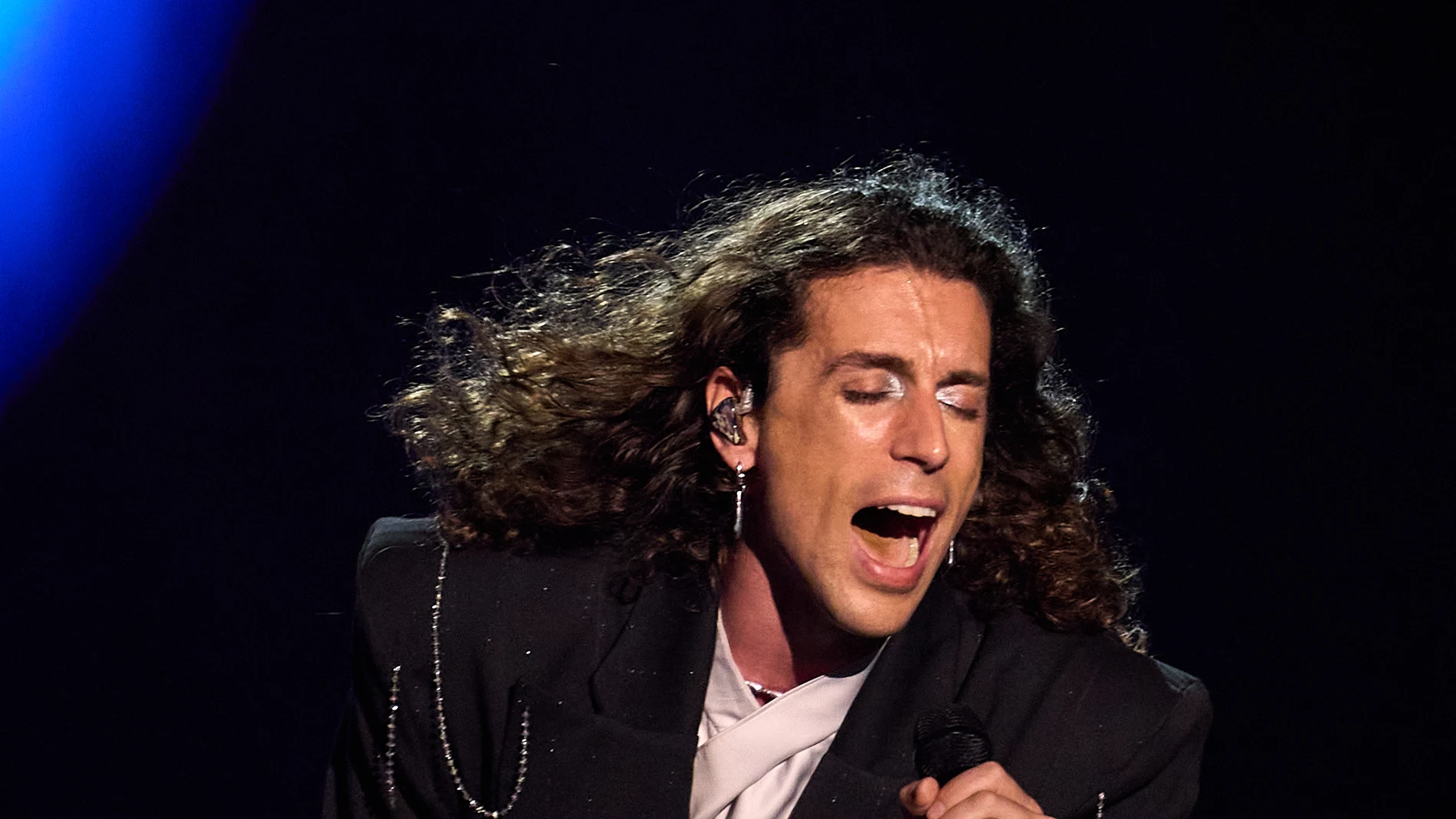 Lucas Bun canta 'Te escribo en el cielo' en la final del Benidorm Fest 2025 Lucas Bun canta 'Te escribo en el cielo' en la final del Benidorm Fest 2025