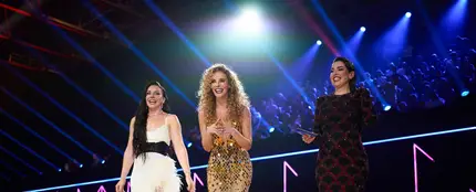 Inés Hernand con Paula Vázquez y Ruth Lorenzo, en la final del Benidorm Fest 2025 Inés Hernand con Paula Vázquez y Ruth Lorenzo, en la final del Benidorm Fest 2025