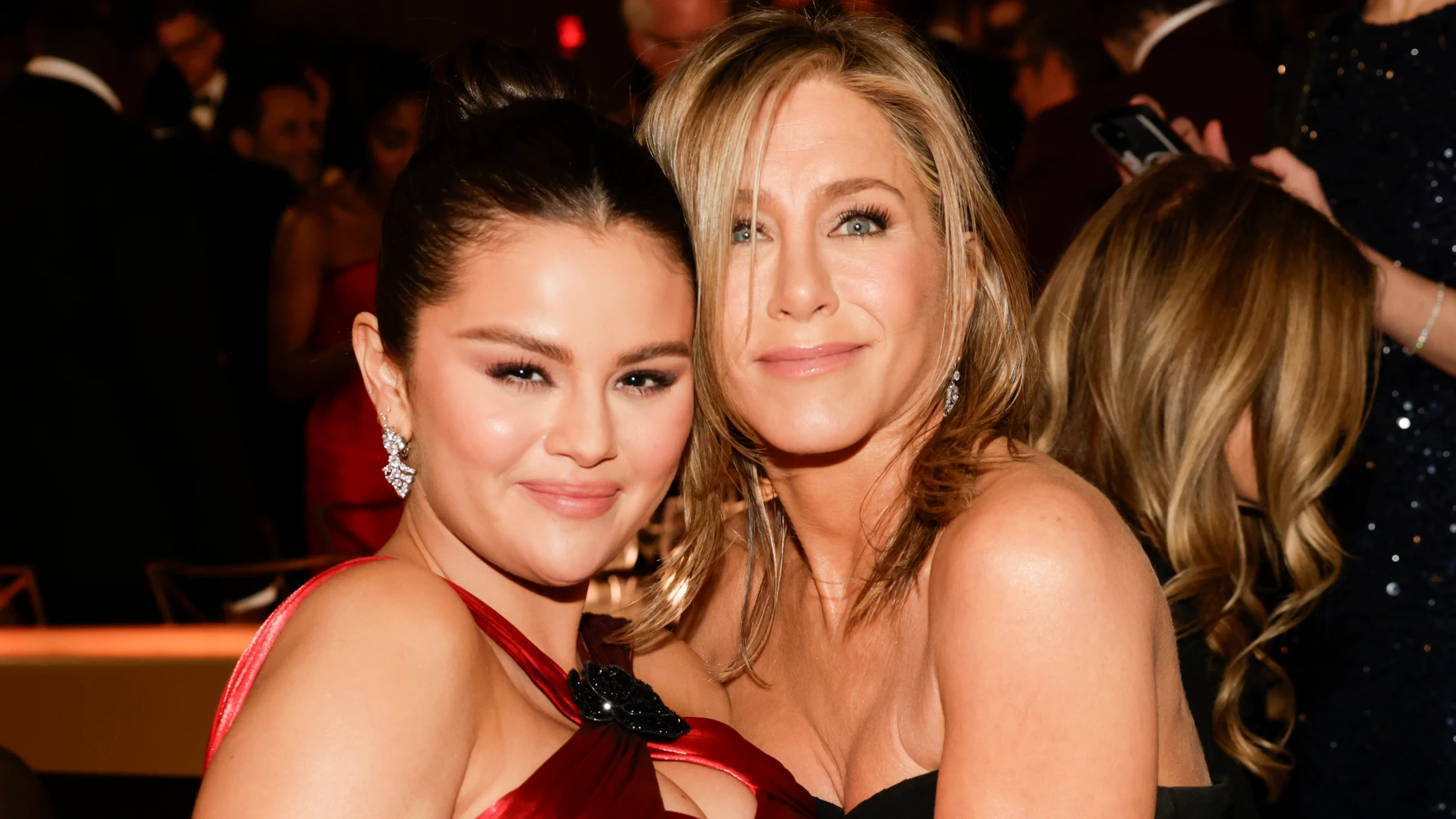 Selena Gómez y Jennifer Aniston en los Globos de Oro 2024 Selena Gómez y Jennifer Aniston en los Globos de Oro 2024