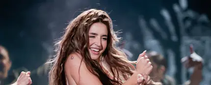 Lola Índigo actuando en los premios Goya 2025 Lola Índigo actuando en los premios Goya 2025