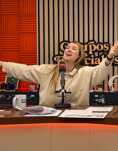 Eva Soriano le canta al meteorito en 'Cuerpos especiales' Eva Soriano le canta al meteorito en 'Cuerpos especiales'