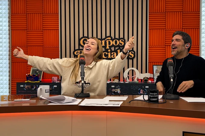 Eva Soriano le canta al meteorito en 'Cuerpos especiales' Eva Soriano le canta al meteorito en 'Cuerpos especiales'