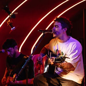 Álvaro de Luna toca 'En tu costado' por primera vez en directo Álvaro de Luna toca 'En tu costado' por primera vez en directo