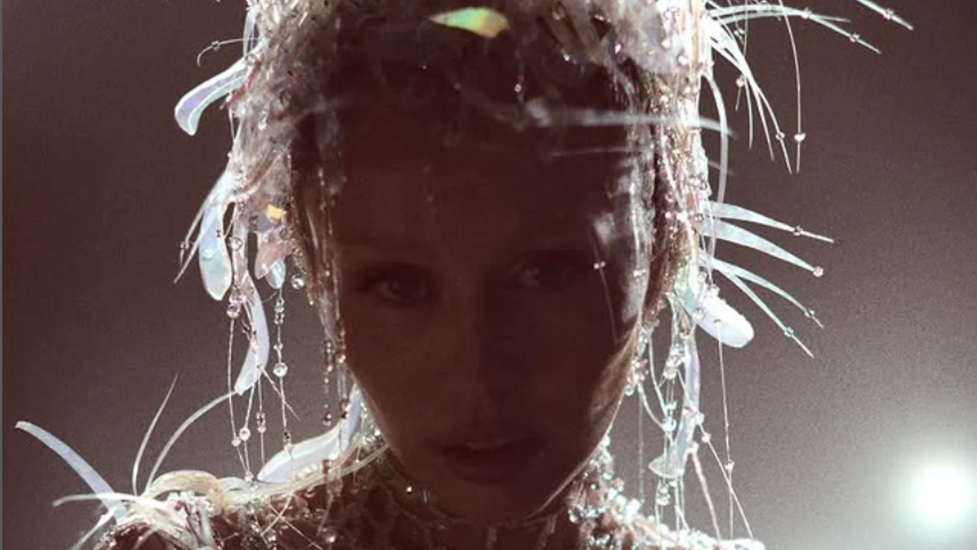 Miley Cyrus pone fecha al estreno de su nuevo álbum 'Something Beautiful' y muestra su peculiar portada Miley Cyrus pone fecha al estreno de su nuevo álbum 'Something Beautiful' y muestra su peculiar portada