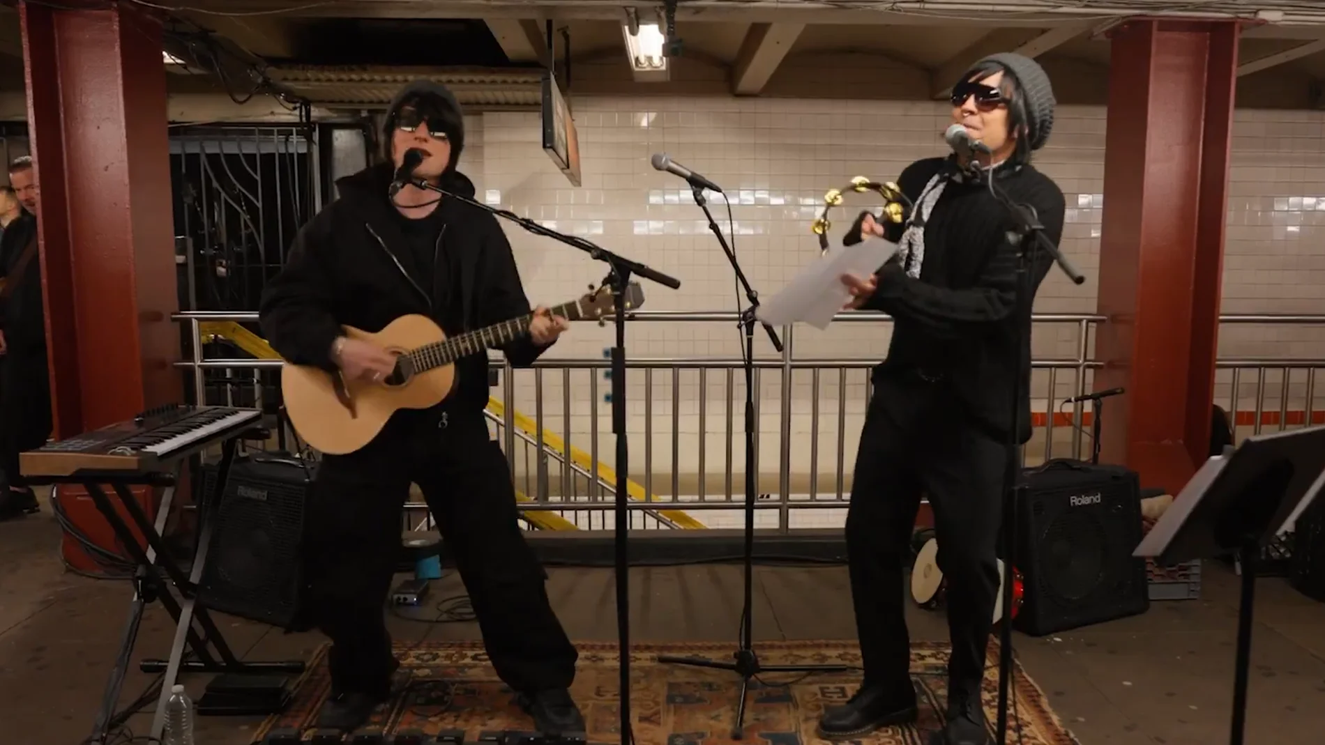 Ed Sheeran y Jimmy Fallon se disfrazan para actuar en el metro de Nueva York Ed Sheeran y Jimmy Fallon se disfrazan para actuar en el metro de Nueva York
