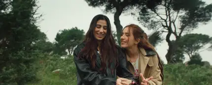 Lola Índigo se entrega al amor con Carolina Yuste en el videoclip de 'Q somos?' Lola Índigo se entrega al amor con Carolina Yuste en el videoclip de 'Q somos?'