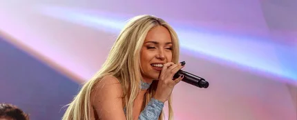 Ana Mena en el Bernabéu Ana Mena en el Bernabéu